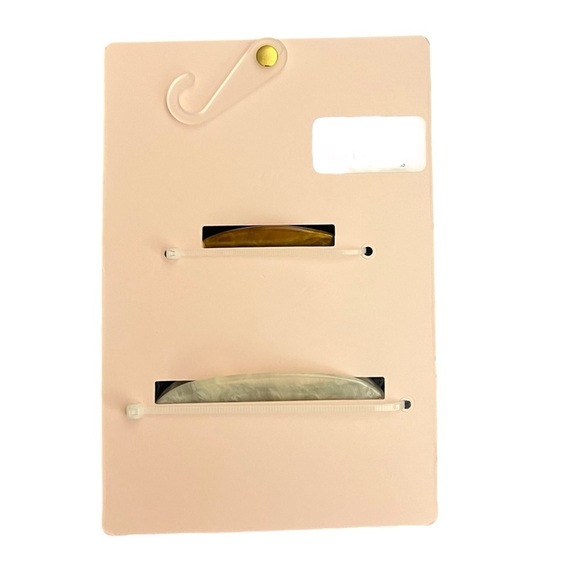 Game Day Football Set Of 2 Claw Hair Clips By Fraiser Sterling New With Tags - Picture 2 of 2